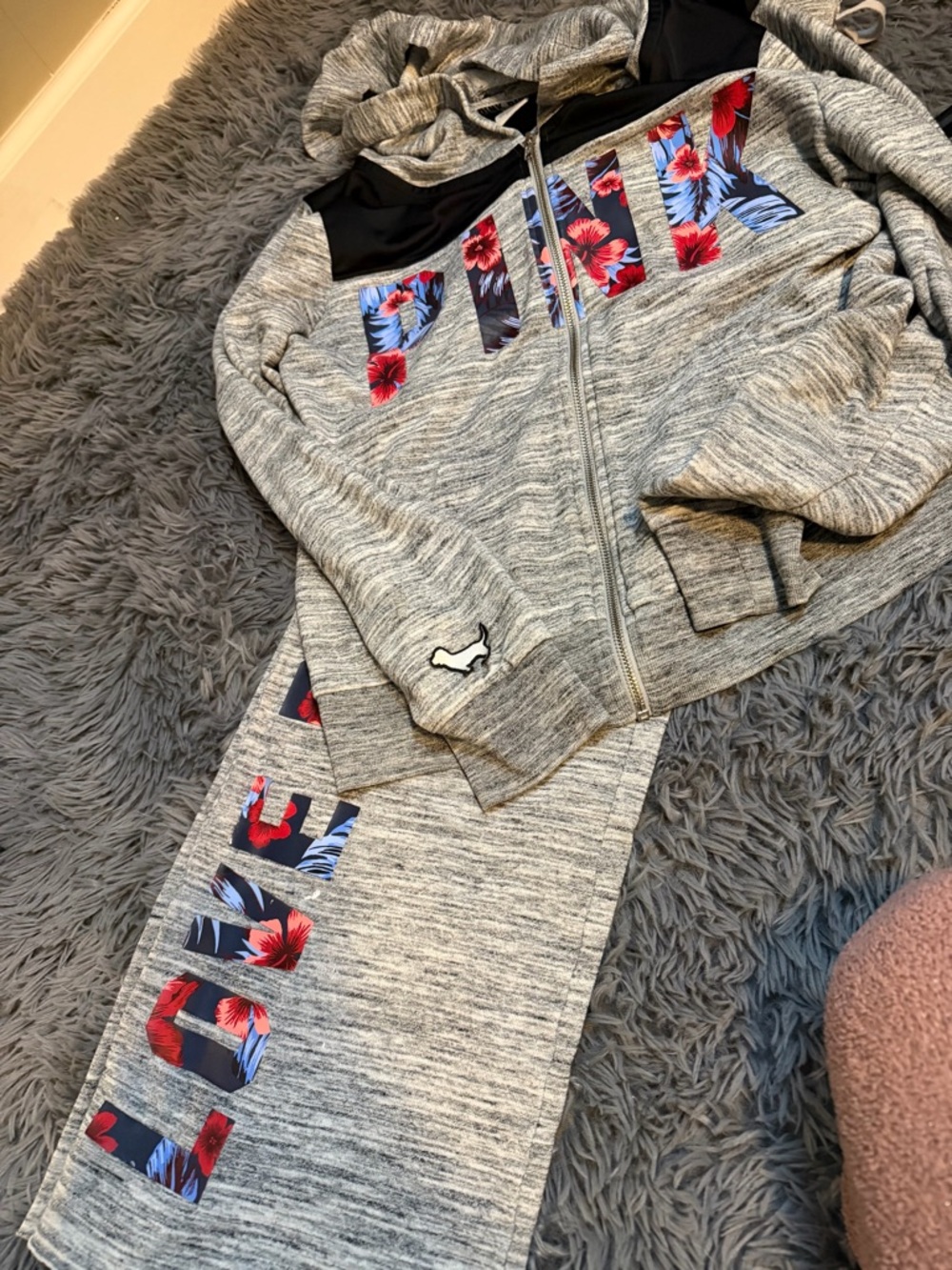 ⭐️VS PINK Grey Floral Logo Zip Hoodie &‎ Sweatpants Set